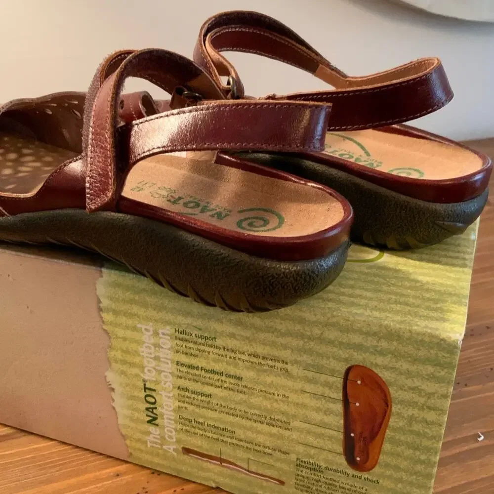 Naot Women's Arataki Cinnamon Leather NIB size‎ 42